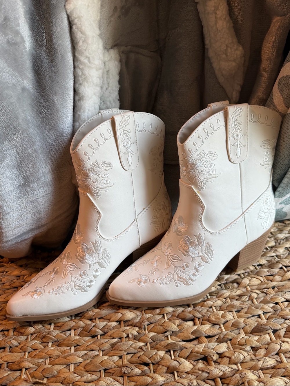Soda Ivory Embroidered Western Boots